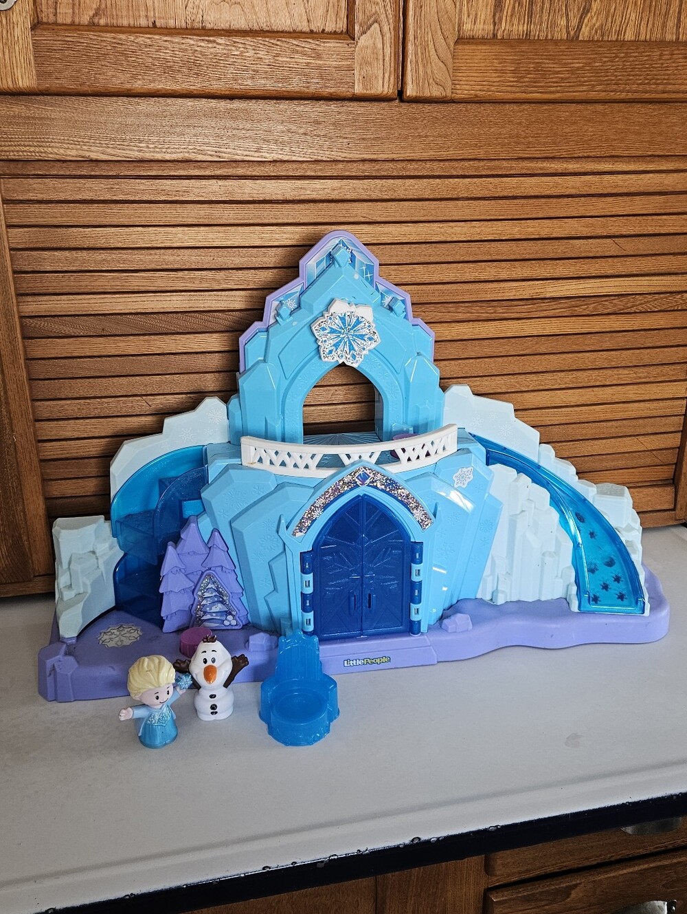 2019 Fisher-Price Little People Elsa Castle With Accessories